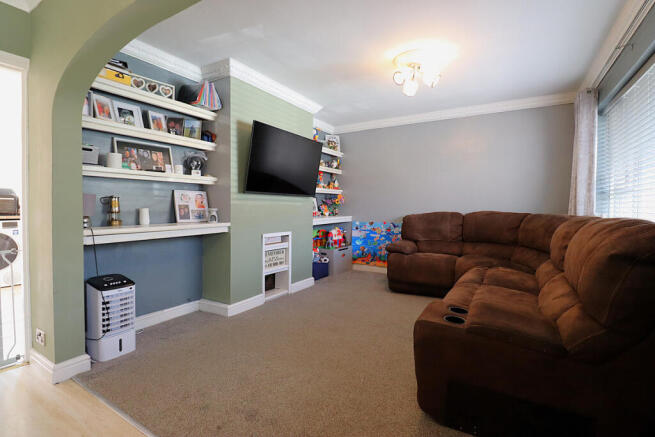 3 bed Semi-Detached for sale Image 3