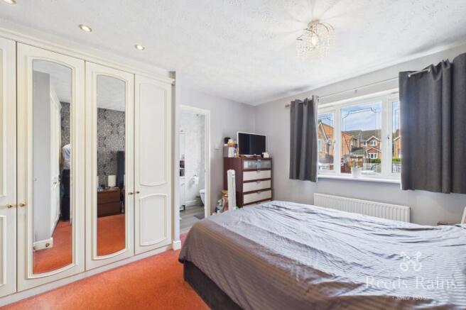 4 bed Detached for sale Image 5