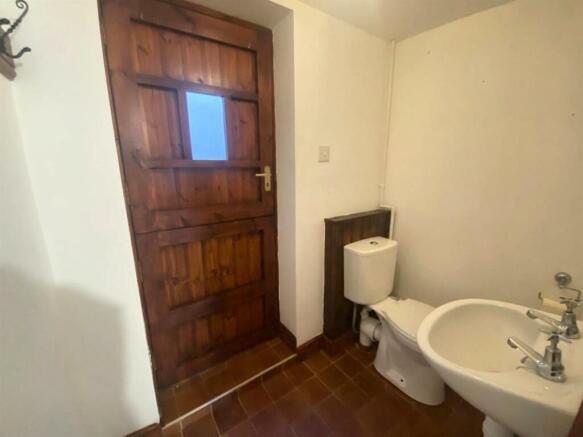 cloakroom 2.JPG