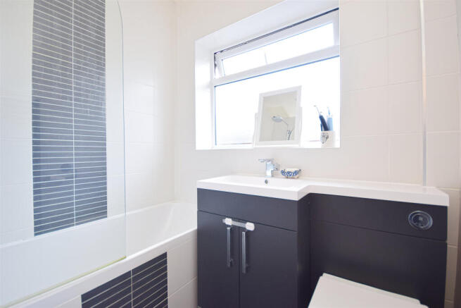 3 bed Apartment to rent Image 6
