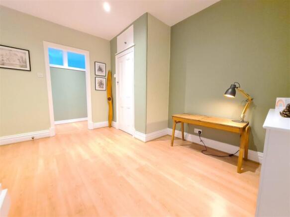 2 bed Apartment for sale Image 11