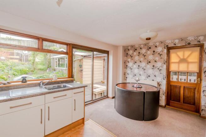 Parkview Crescent, Walsall, WS28TY-18.jpg