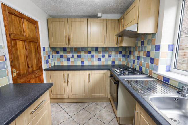 3 bed Semi-Detached to rent Image 6
