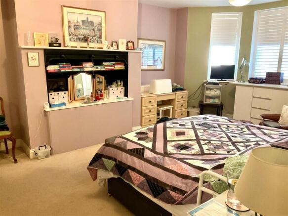 Bedroom 1 Pic3.jpg
