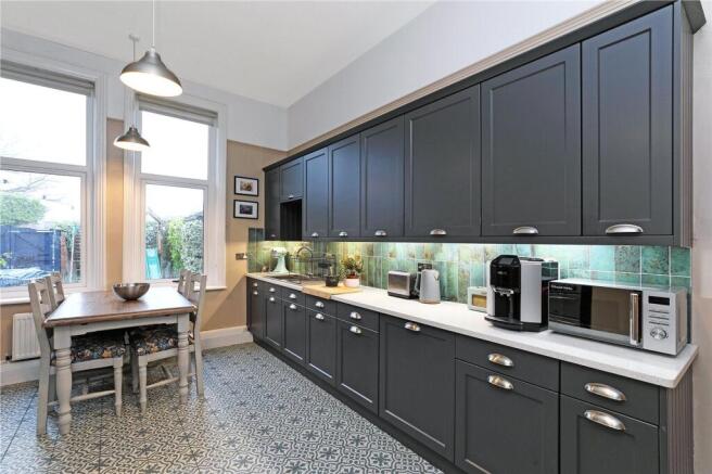 5 bed Detached for sale Image 12
