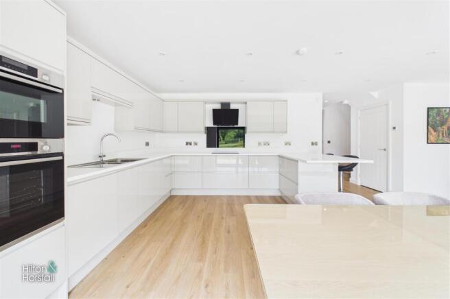 3 bed Detached for sale Image 11