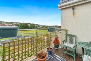 Flat 2, 4, Grassendale Avenue, Plymouth PL2 2JL