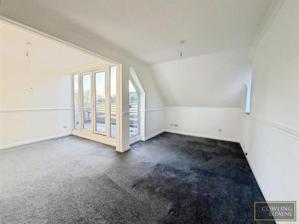 Living Room/Dining Area