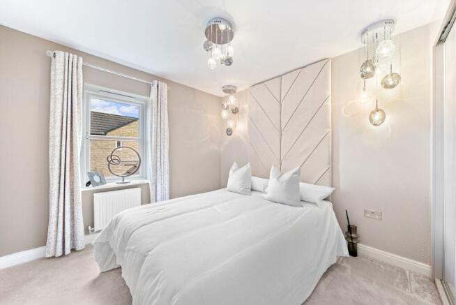 5 bed Detached for sale Image 11