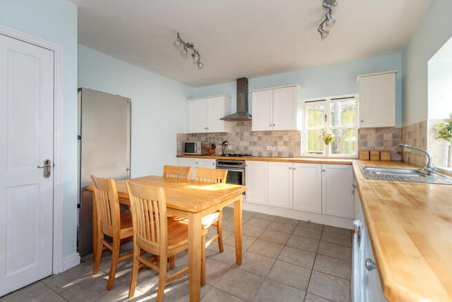 Kitchen/Breakfast...