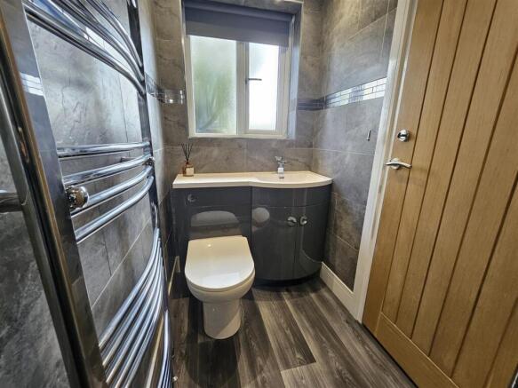 3 bed Detached Bungalow to rent Image 11