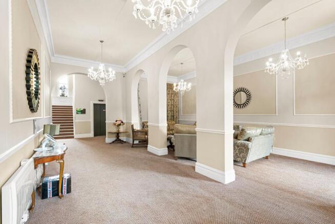 3 bed Flat for sale Image 11