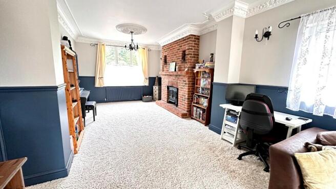 Lounge/Family Room