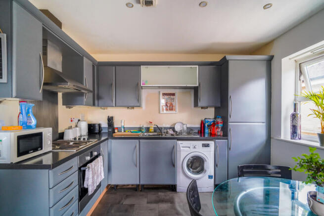 2 bed Flat for sale Image 5