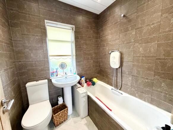 3 bed House for sale Image 5