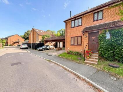 Town Farm Place, Sixpenny Handley, SP5