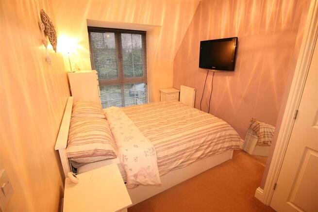 bedroom1.JPG
