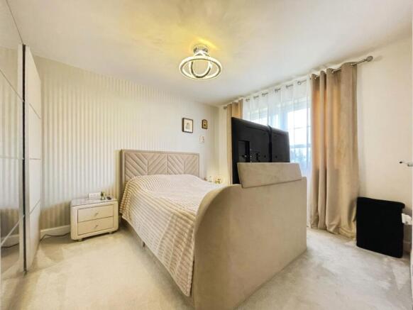 4 bed Detached for sale Image 12