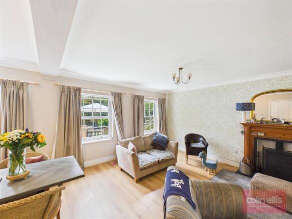 5 bed Detached for sale Image 4