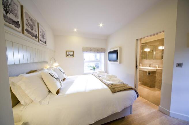 Cottage Apt: Groom's Room