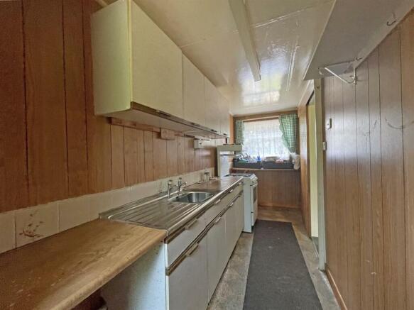 Berwick Avenue - Kitchen 2.jpg