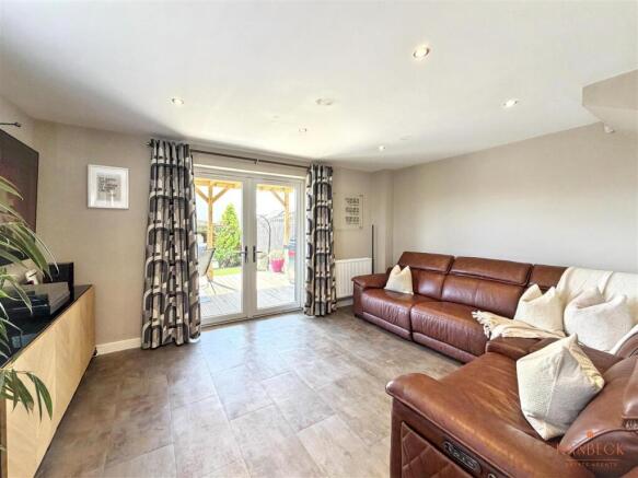 3 bed Semi-Detached for sale Image 7