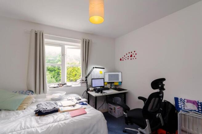 2 bed Terraced to rent Image 5