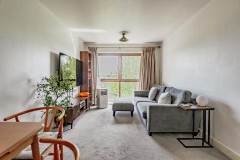 Commonwealth Drive, Crawley