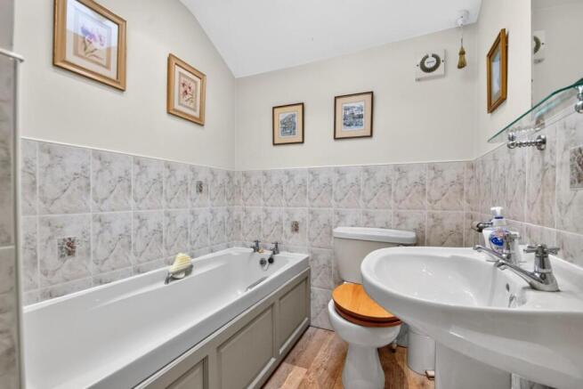 3 bed House for sale Image 11