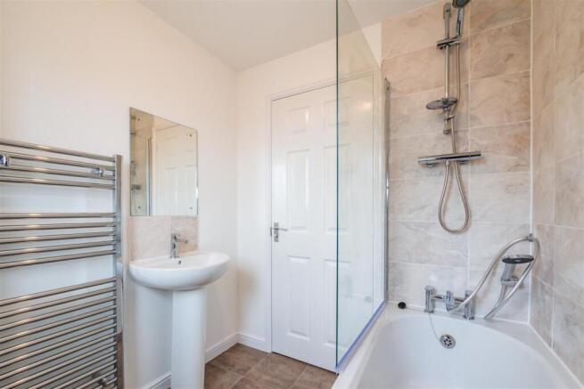 3 bed Semi-Detached to rent Image 9