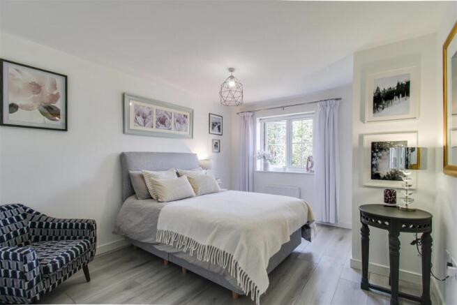 4 bed Detached for sale Image 7