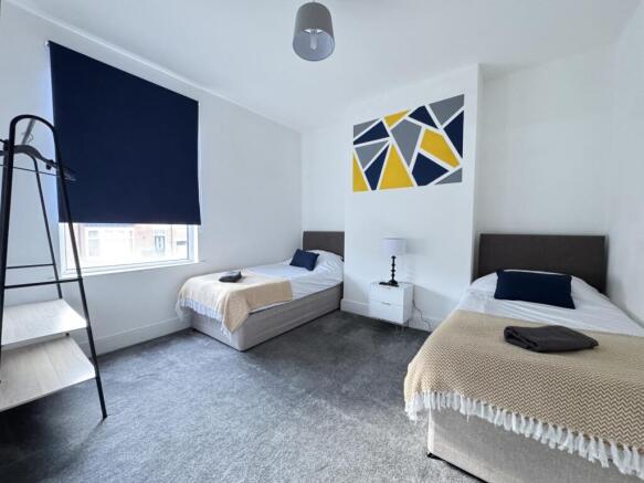 4 bed Terraced to rent Image 5