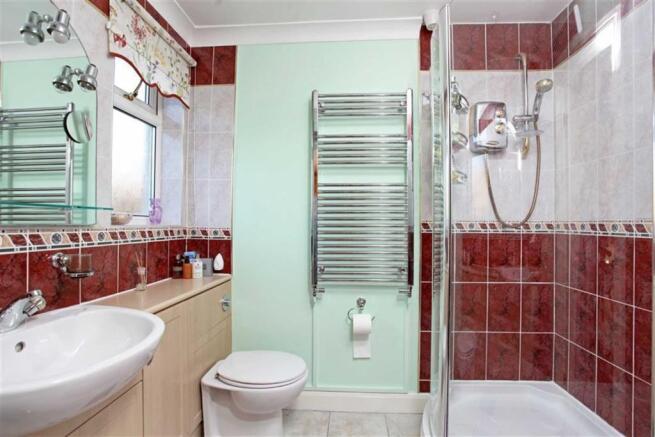 EN SUITE SHOWER ROOM