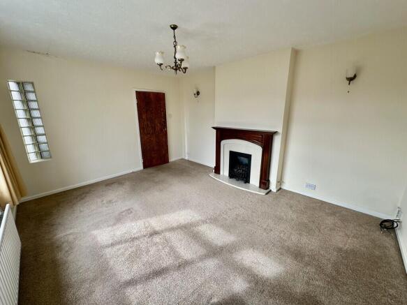 4 bed Detached Bungalow for sale Image 4