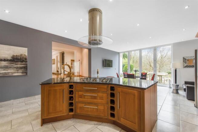 460293 (5) Kitchen.jpg