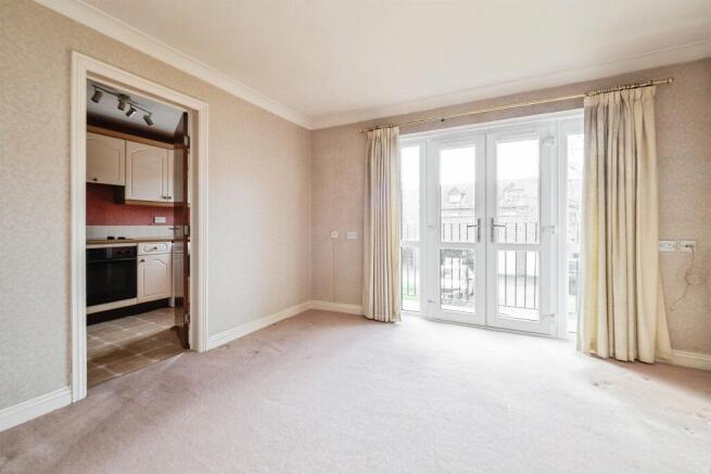 2 bed Apartment for sale Image 5