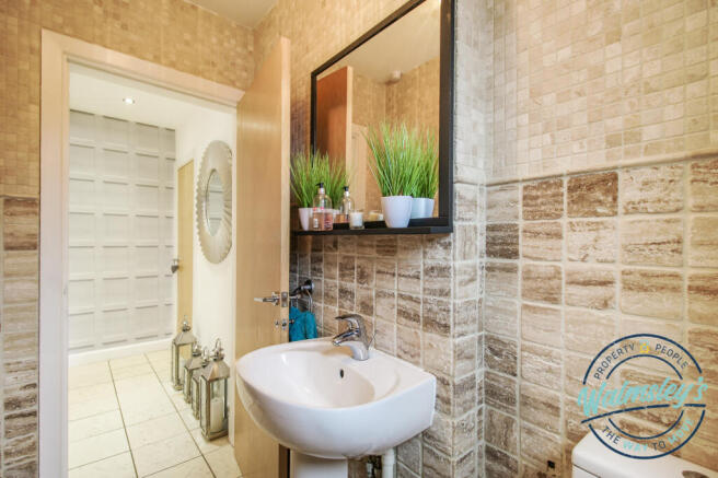 Cloakroom off hallway