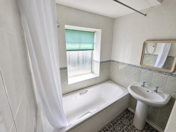 2 bed Terraced to rent Image 7