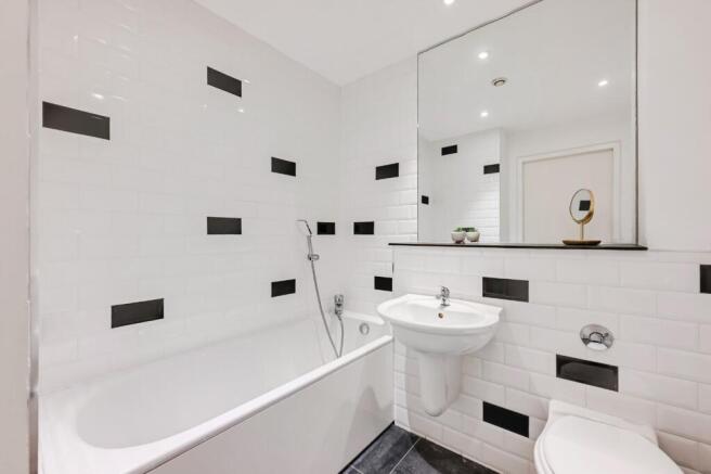 2 bed Flat for sale Image 12