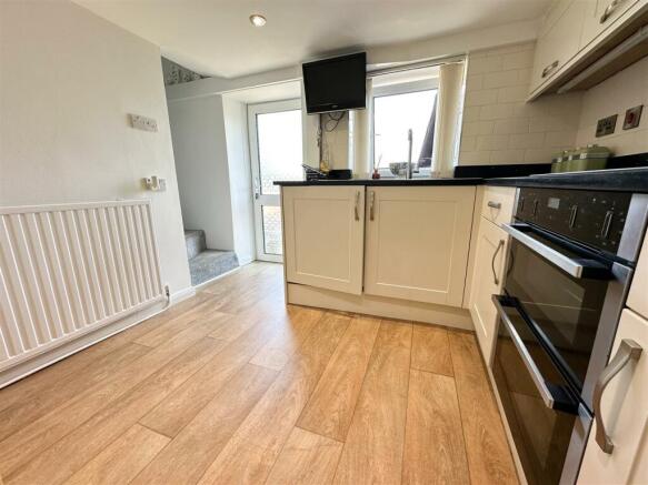 KITCHEN BREAKFAST ROOM