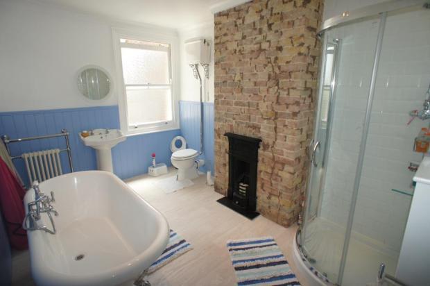 1st Flr Bathroom