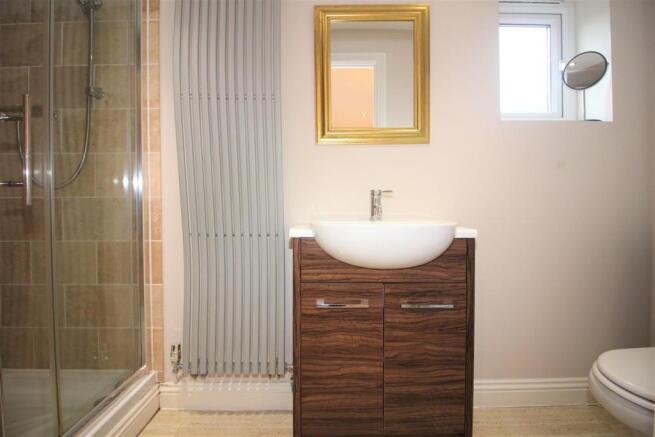 EN SUITE SHOWER ROOM