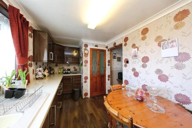 4 bed Semi-Detached for sale Image 7