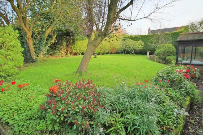 Lovely Rear Garden