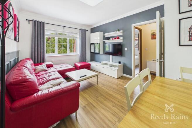 2 bed Apartment for sale Image 6