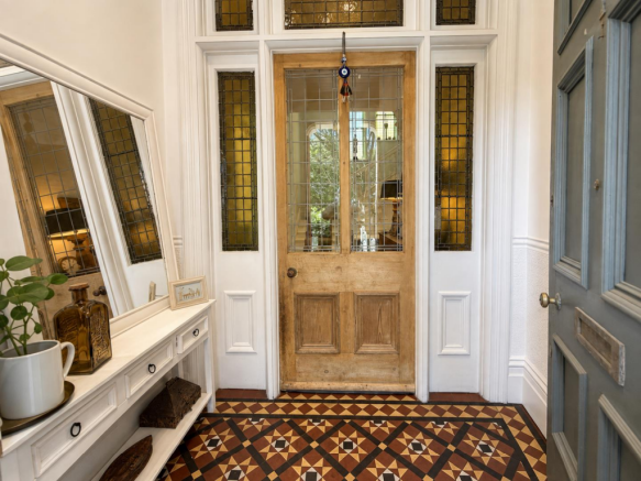 ENTRANCE VESTIBULE