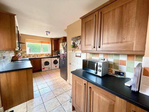 Chestnut Close, Gresford photo 5