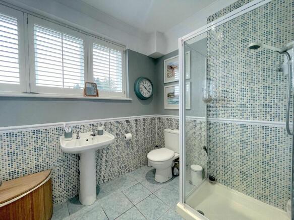 Family Bathroom (2)