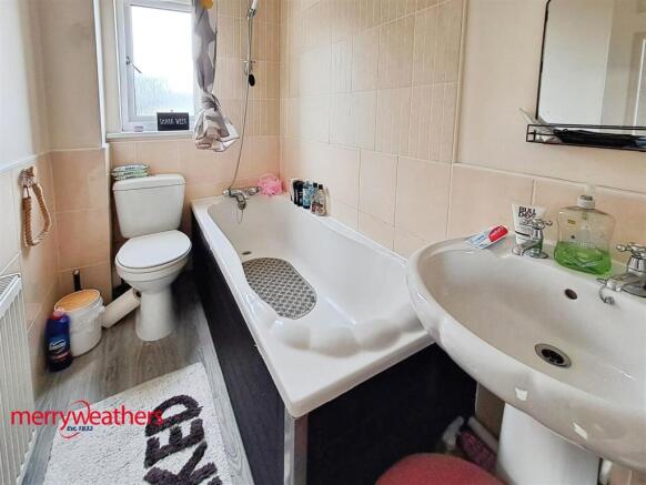 2 bed Flat for sale Image 4