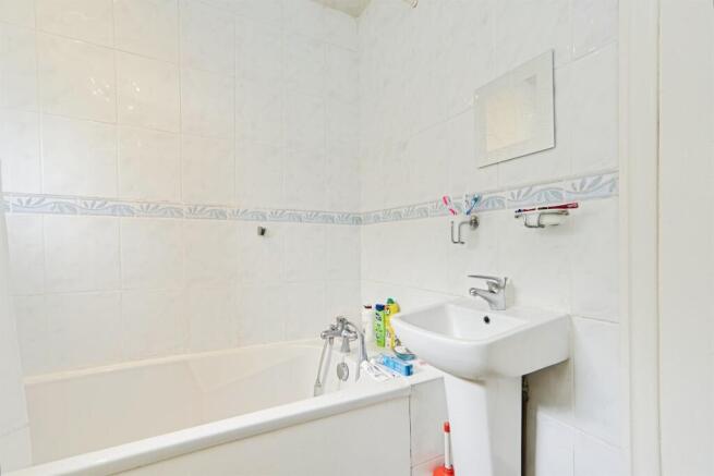 5 bed Semi-Detached for sale Image 12